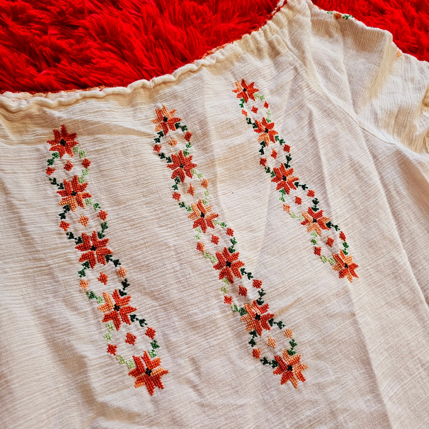 60s Floral Embroidered Top (M)