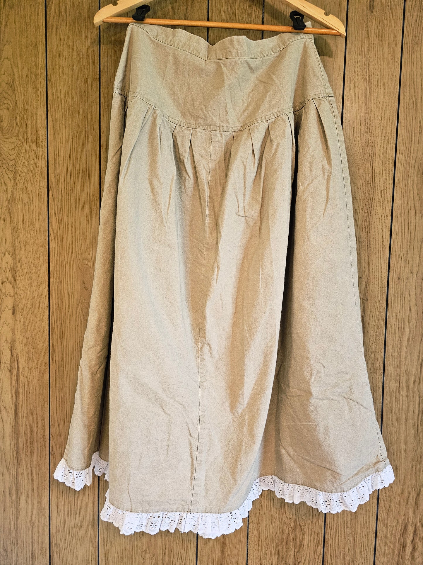 70s "Catch Me" Tan & Lace SKirt (S/M)