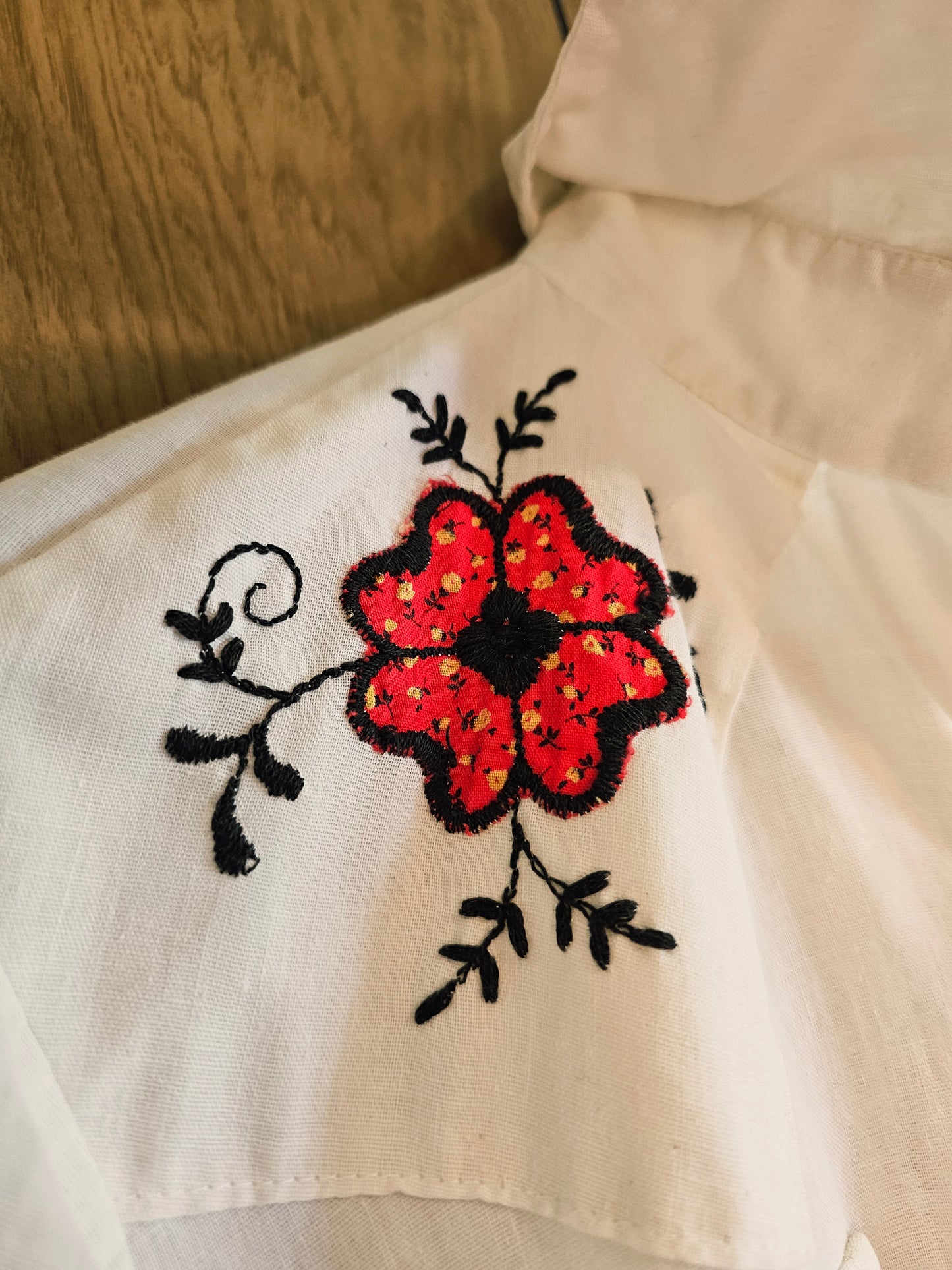60s Floral Embroidered Snap Top (Femme L/Masc M)