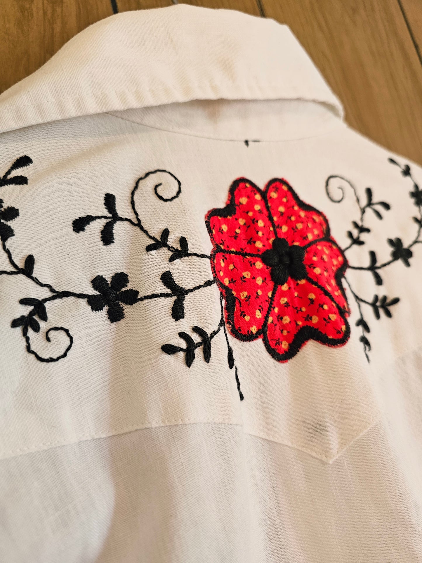 60s Floral Embroidered Snap Top (Femme L/Masc M)