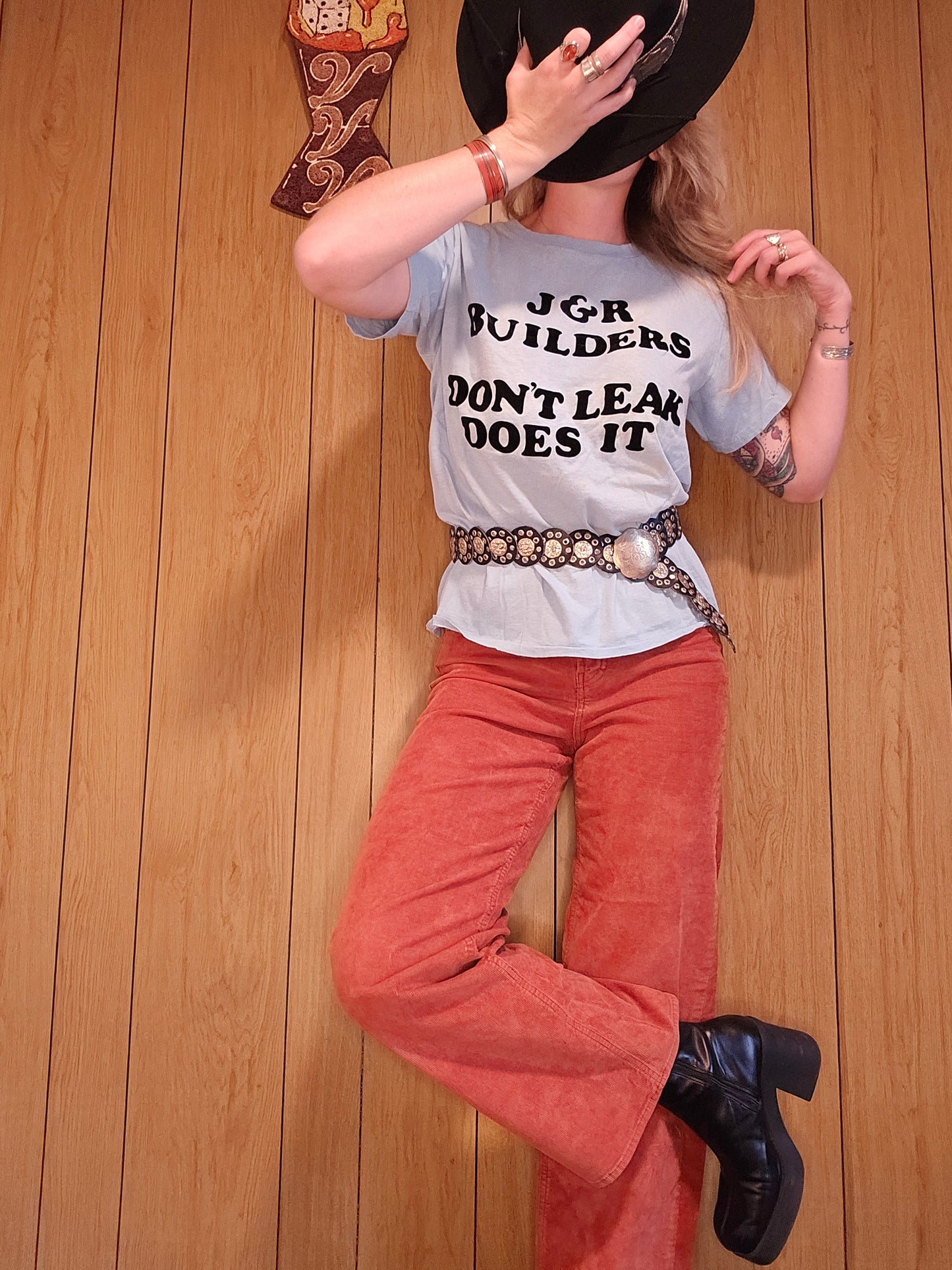 70s Don't Leak Does It Tee (L)