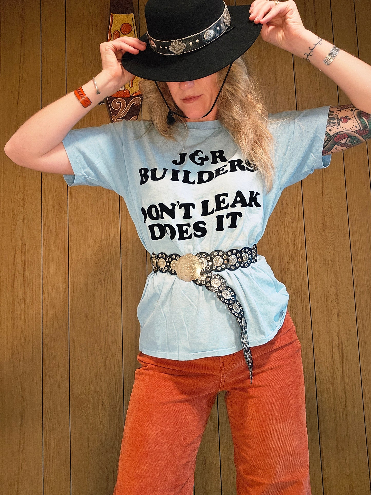70s Don't Leak Does It Tee (L)