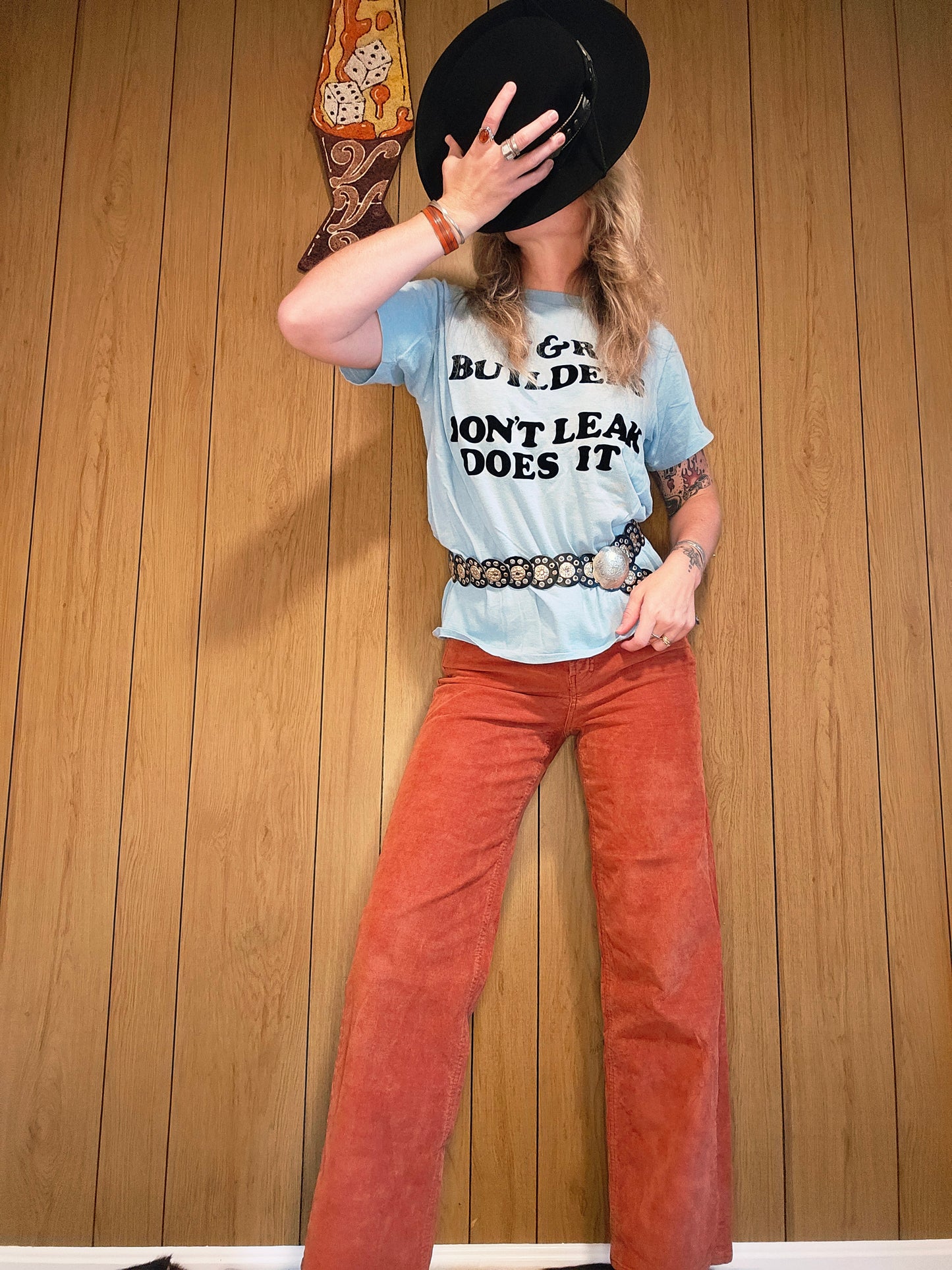 70s Don't Leak Does It Tee (L)