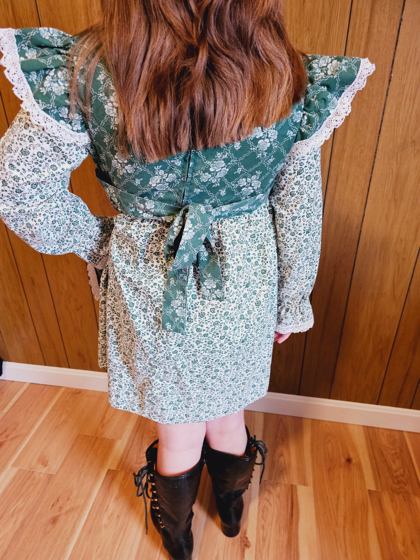 60s Girls Green & White Lace Trimmed Dress (YS)