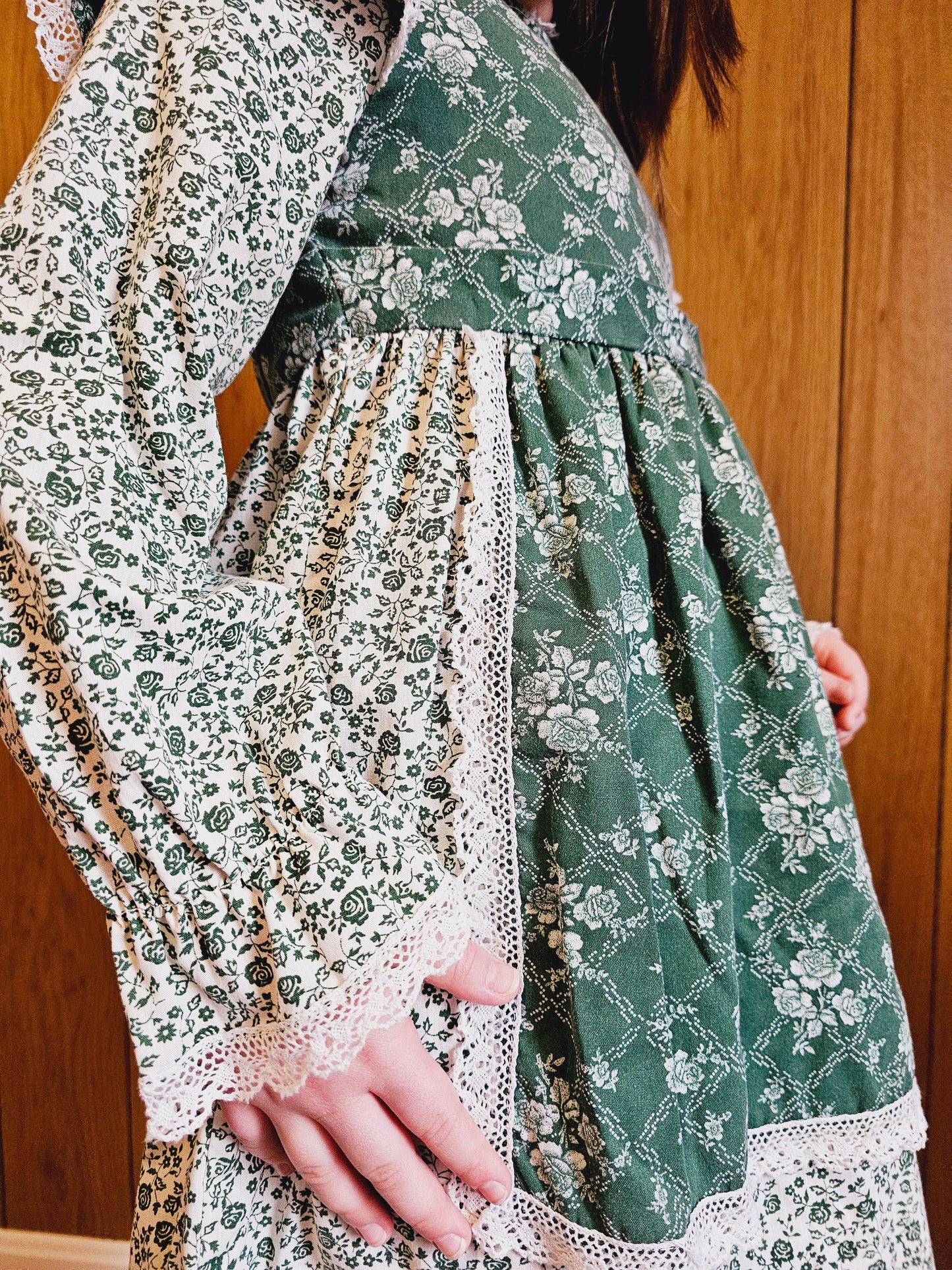 60s Girls Green & White Lace Trimmed Dress (YS)