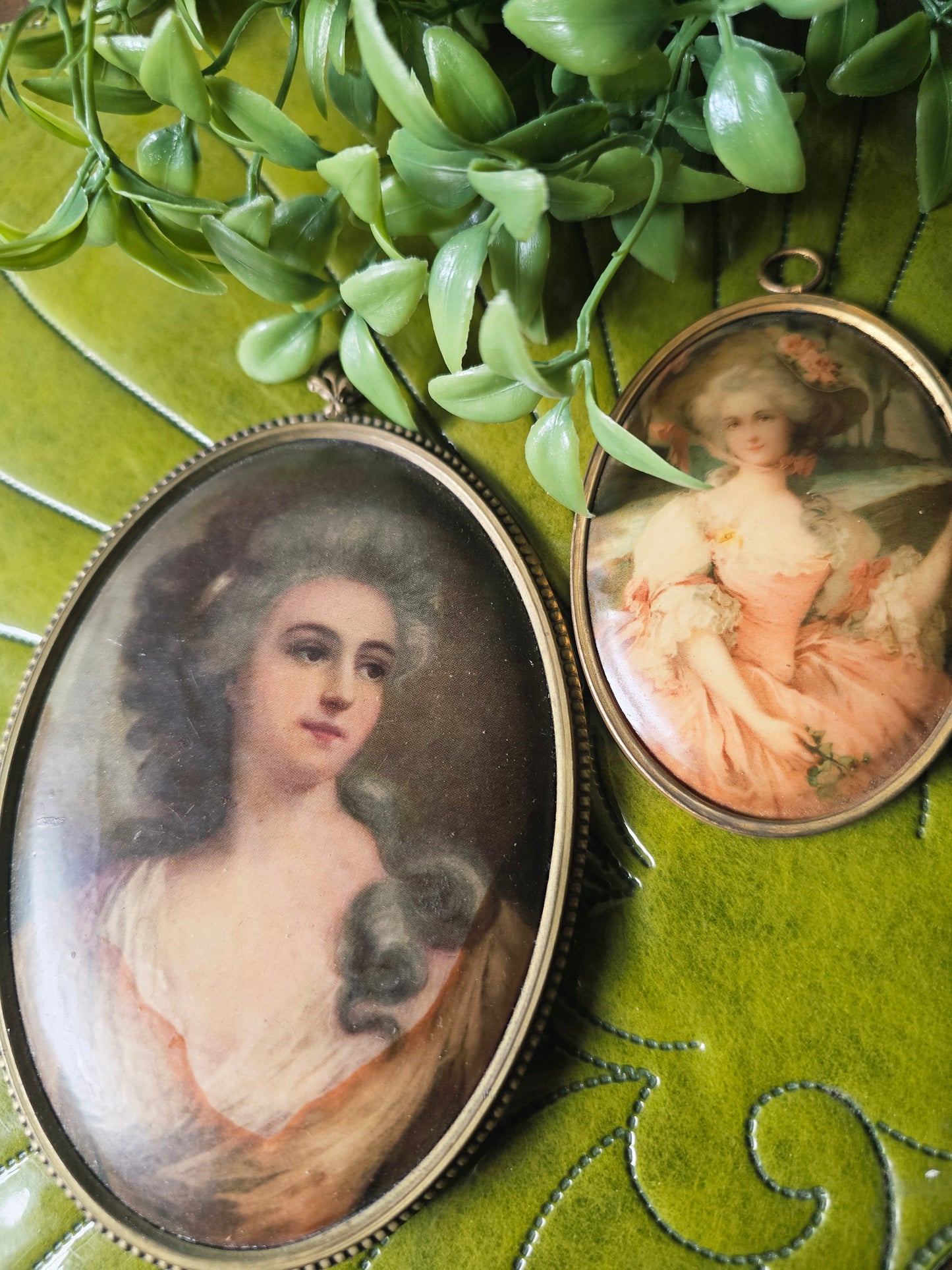 Vintage Oval Victorian Portraits (2)