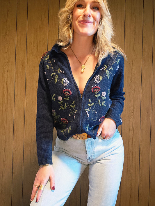 90s Embroidered Floral Sweater (S)