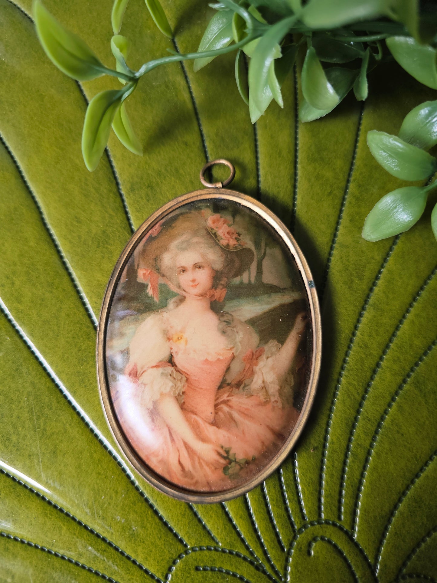 Vintage Oval Victorian Portraits (2)
